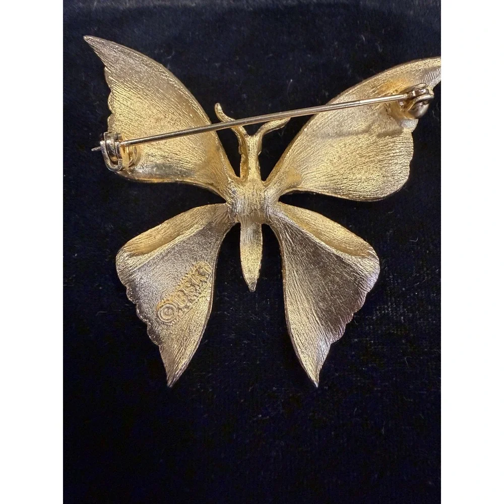 Vintage BSK Gold Tone Butterfly Brooch Textured Wings Signed‎